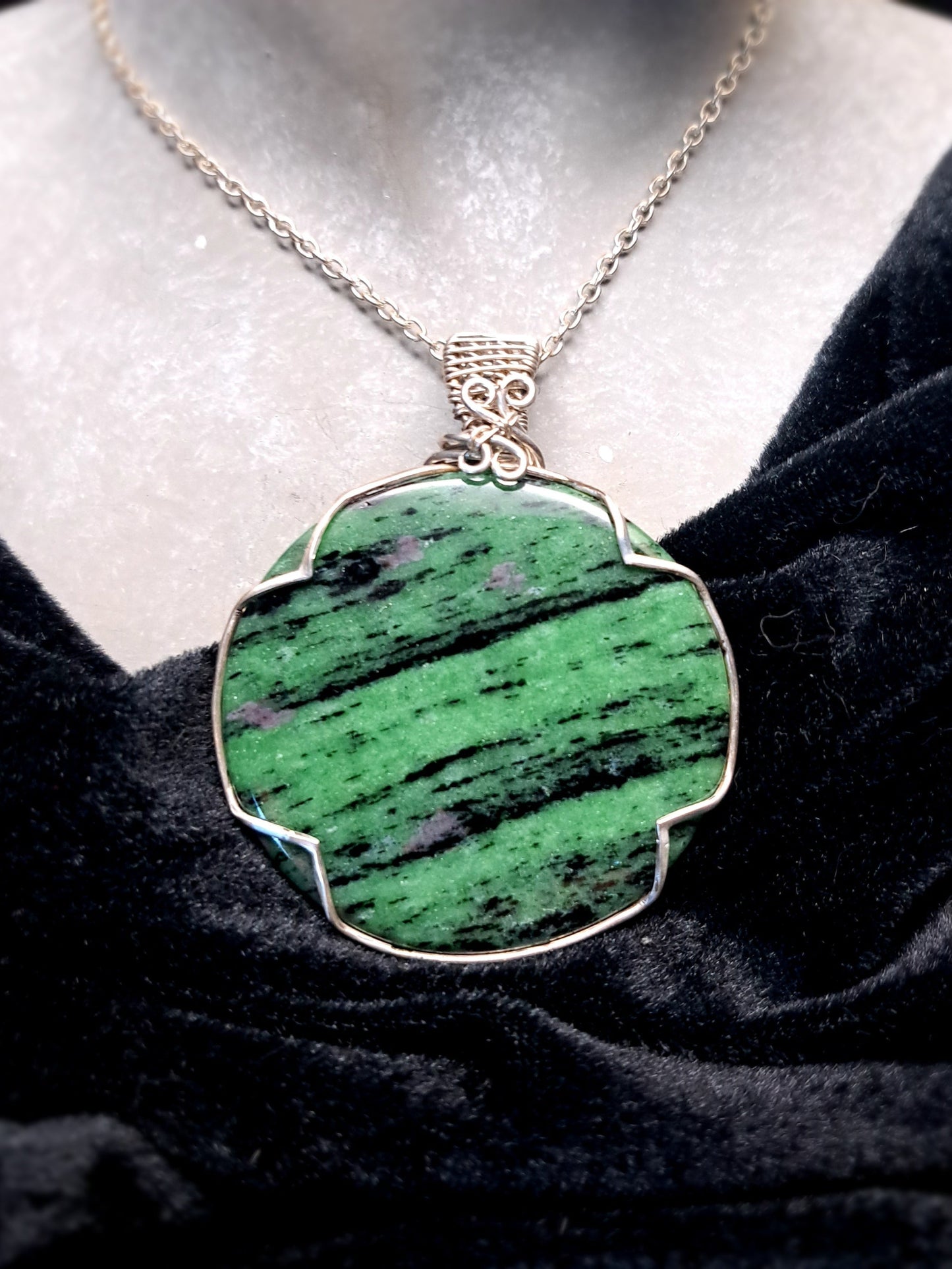 Rubin-Zoisit Anhänger "Rubingrün"