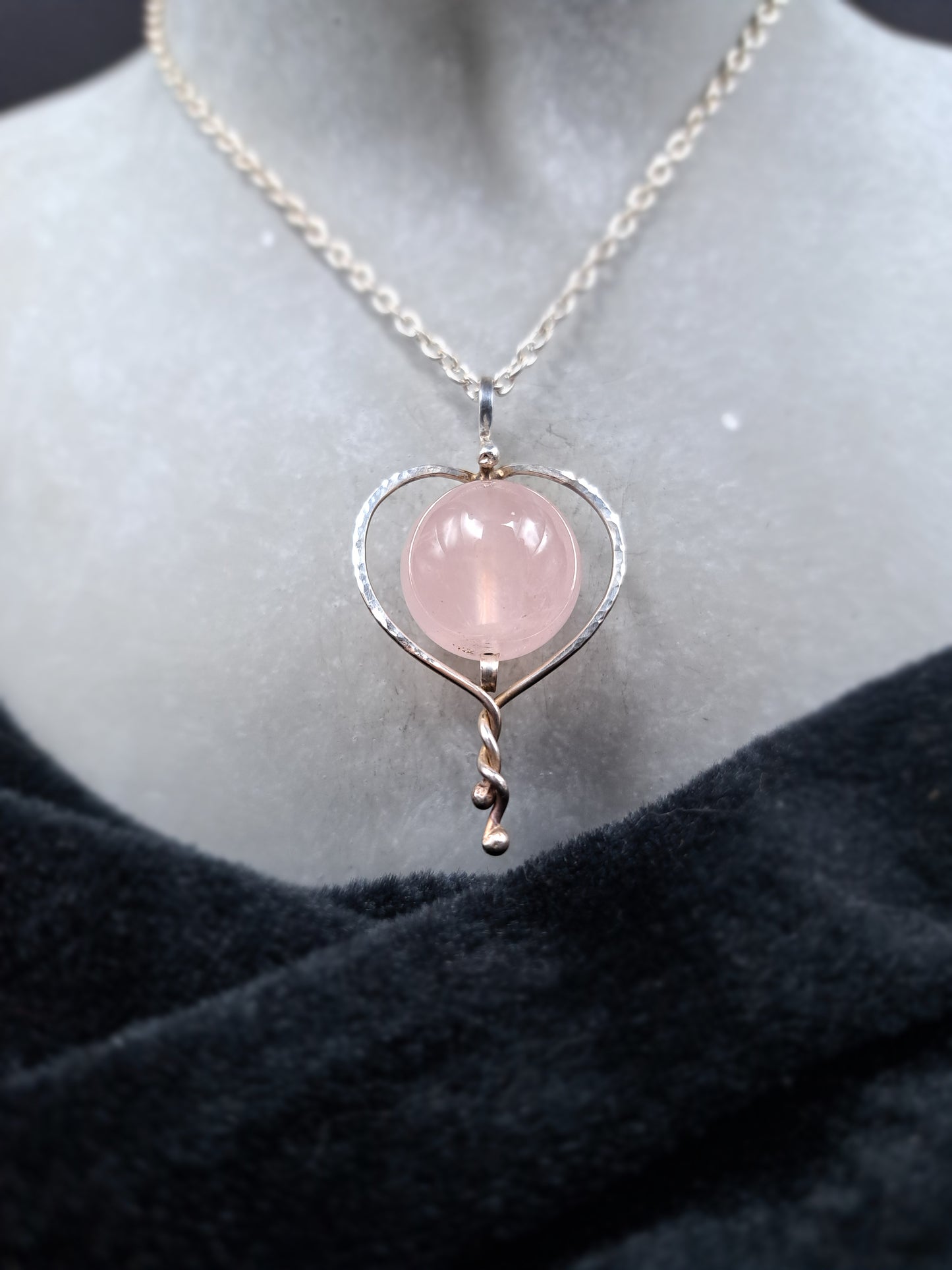 Rosenquarz "Herz aus Rosen" 2